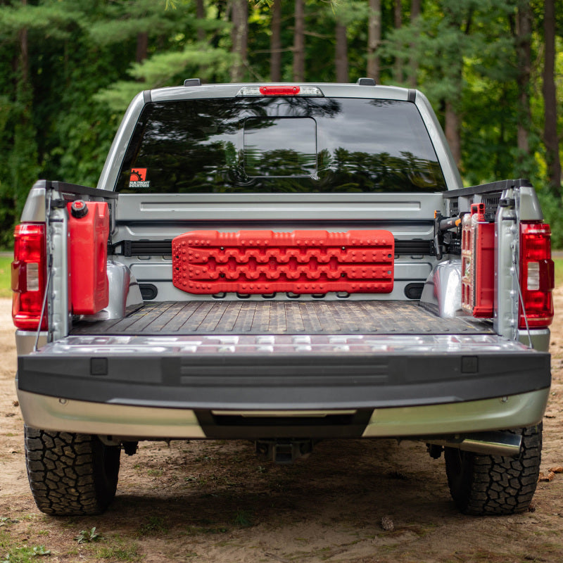 BuiltRight Industries 2017+ Ford F-250/350/450 Bulkhead Utility Rail Kit