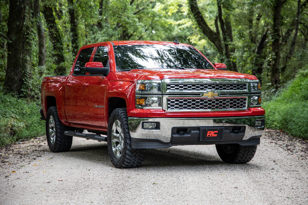 Rough Country 2 Inch Leveling Kit - Loaded Strut - Chevy GMC 1500 (14-18)