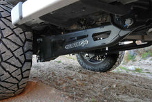 Load image into Gallery viewer, Fabtech 23-24 Ford Super Duty Diesel 4in Radius Arm Component Box