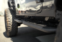 Load image into Gallery viewer, DV8 Offroad 18+Jeep Wrangler JL 4 Door Body/Pinch Weld Mounted Step