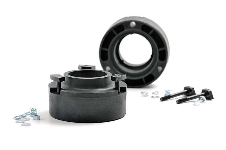 Installation hardware for 2.5 inch leveling kit on a white background