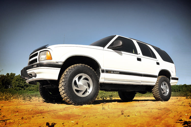 Rough Country 2.5 Inch Lift Kit - Chevy GMC S10 Blazer S10 Truck S15 Jimmy Sonoma 4WD