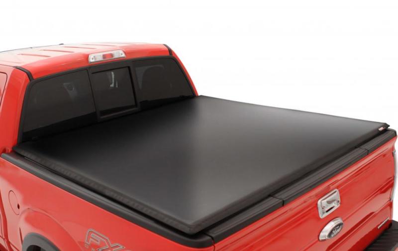 Lund Chevy Silverado 1500 (5.5ft. Bed) Genesis Tri-Fold Tonneau Cover - Black