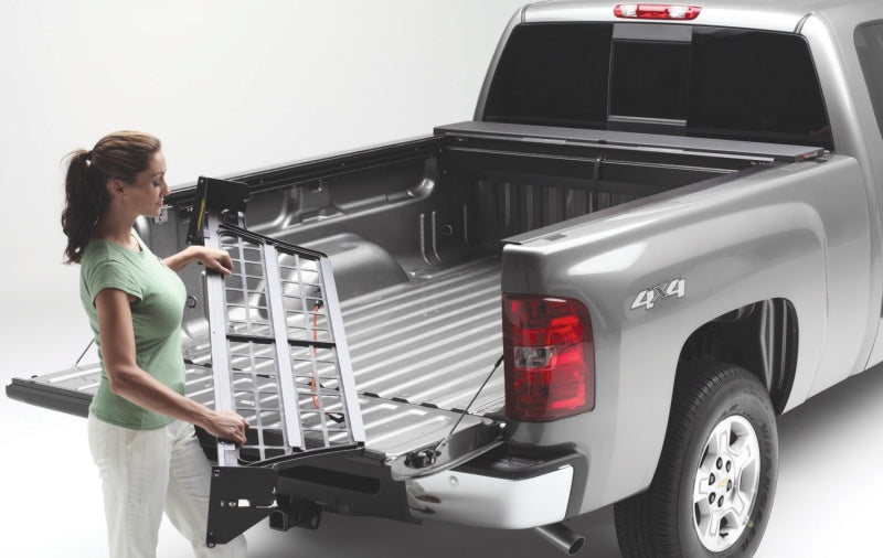 Roll-N-Lock Chevy Silverado/Sierra w/ OE Rail Caps SB 77-3/4in Cargo Manager