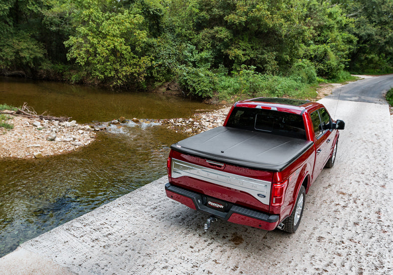 UnderCover Ford F-250/F-350 6.8ft SE Bed Cover - Black Textured