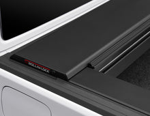 Load image into Gallery viewer, Roll-N-Lock Jeep Gladiator 5ft bed M-Series Retractable Tonneau Cover