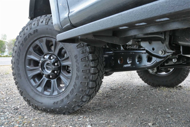 Fabtech 05+ Ford F250/350 & 08-20 Ford F450/550 4WD 4/6/8in Lift Radius Arm System