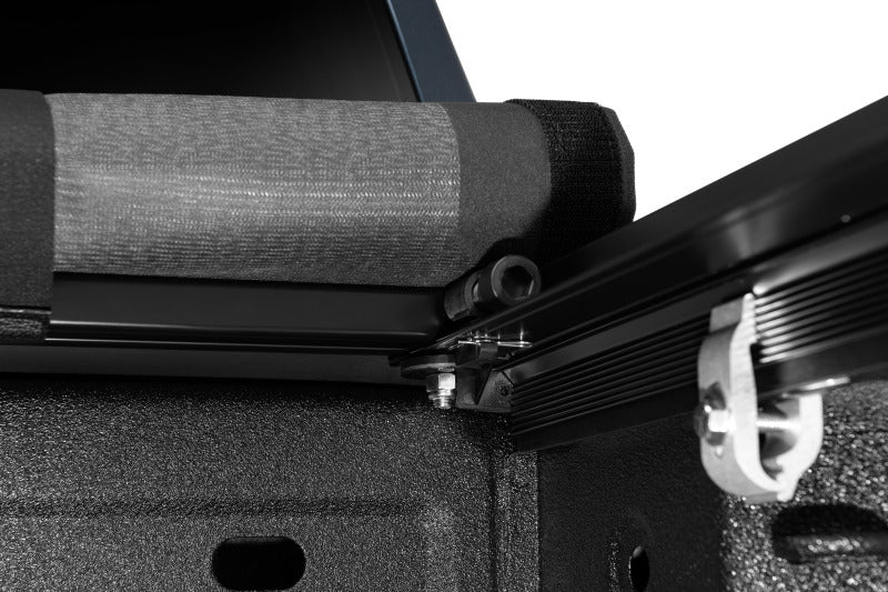 Lund Chevy Silverado 1500 (6.5ft. Bed) Genesis Elite Roll Up Tonneau Cover - Black