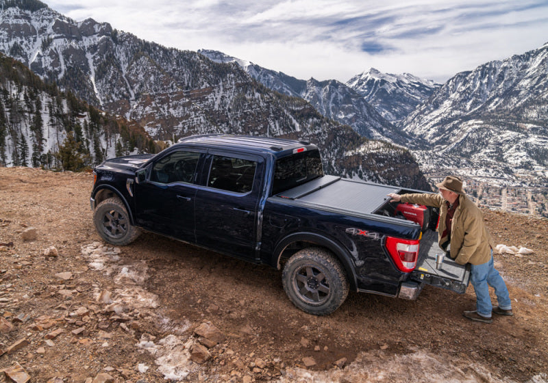Roll-N-Lock Ford F-250/F-350 Super Duty SB 80-3/8in A-Series Retractable Tonneau Cover