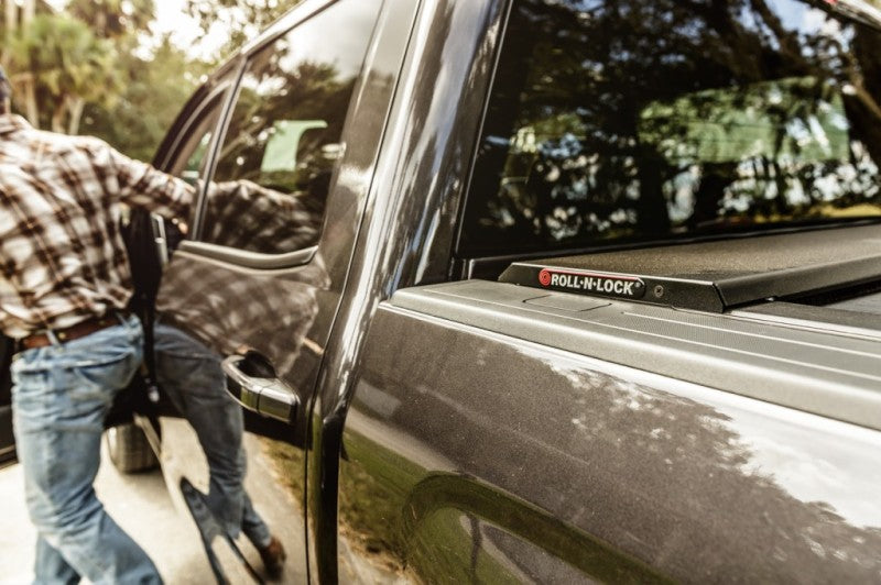 Roll-N-Lock Ford F-250/F-350 Super Duty SB 80-3/8in A-Series Retractable Tonneau Cover