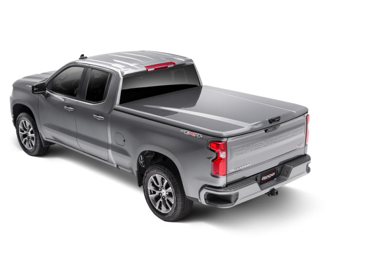 Undercover Chevy Silverado 1500 5.8ft Elite LX Bed Cover - Gasoline
