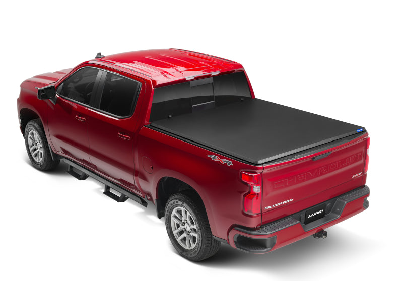 Lund Nissan Titan (5.5ft. Bed) Hard Fold Tonneau Cover w/Bracket Kit - Black