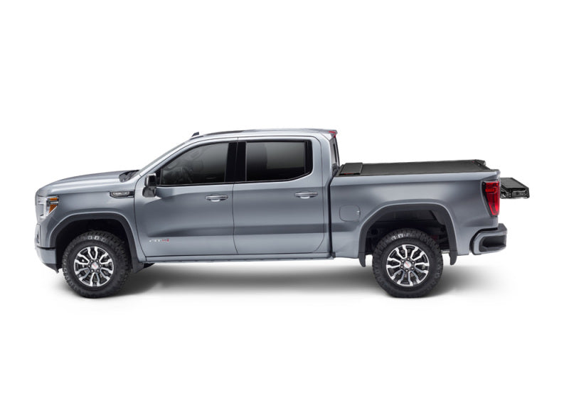 Roll-N-Lock Chevrolet Silverado 1500 60.5in Bed M-Series Retractable Tonneau Cover