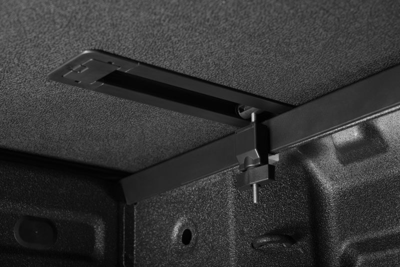 Extang 14-19 Chevy/GMC Silverado/Sierra 1500 (8ft. 2in. Bed) Solid Fold ALX