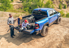 Load image into Gallery viewer, Retrax 07+ Chevrolet/GMC 1500 &amp; 07-14 2500/3500 (6.5ft. Bed) Retrax IX