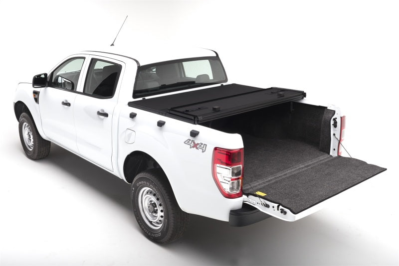 Extang Nissan Frontier(5ft Bed) (w/ or w/o Track Sys) (5ft) Solid Fold 2.0