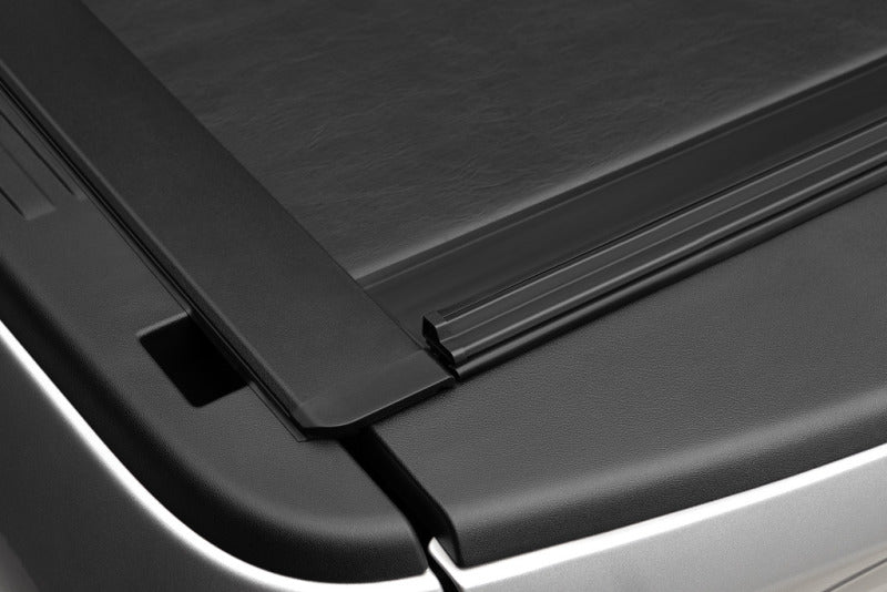 Roll-N-Lock RAM 1500 w/o Swing Gate Tailgate SB 76.3in M-Series Retractable Tonneau Cover