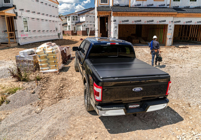 UnderCover Ford F-150 5.5ft Triad Bed Cover