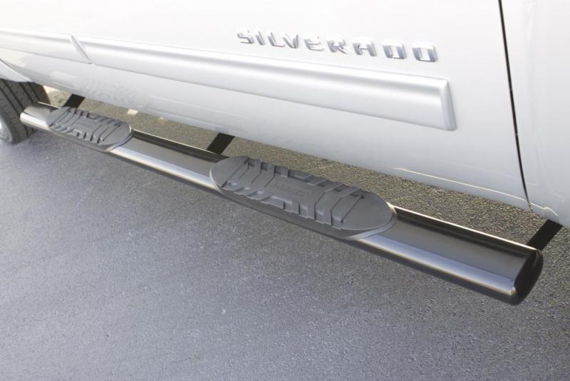 Lund Chevy Silverado 1500 Crew Cab 5in. Oval Straight SS Nerf Bars - Polished