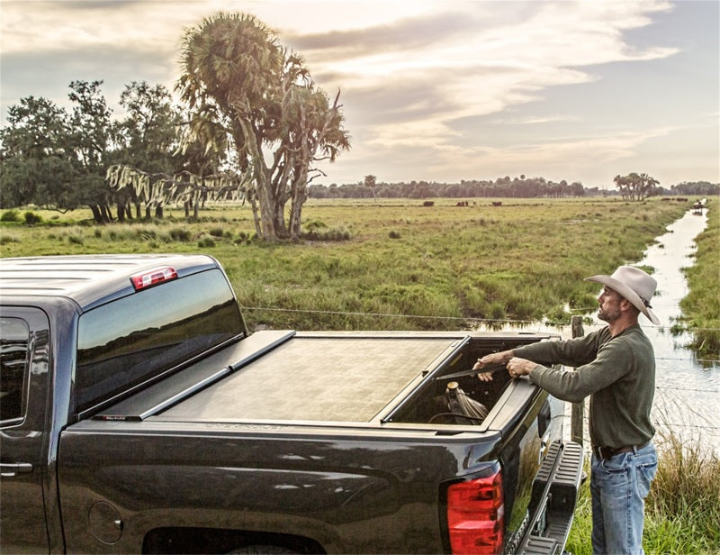 Roll-N-Lock Chevy Silverado / GMC Sierra 2500-3500 80-1/2in M-Series Retractable Tonneau Cover