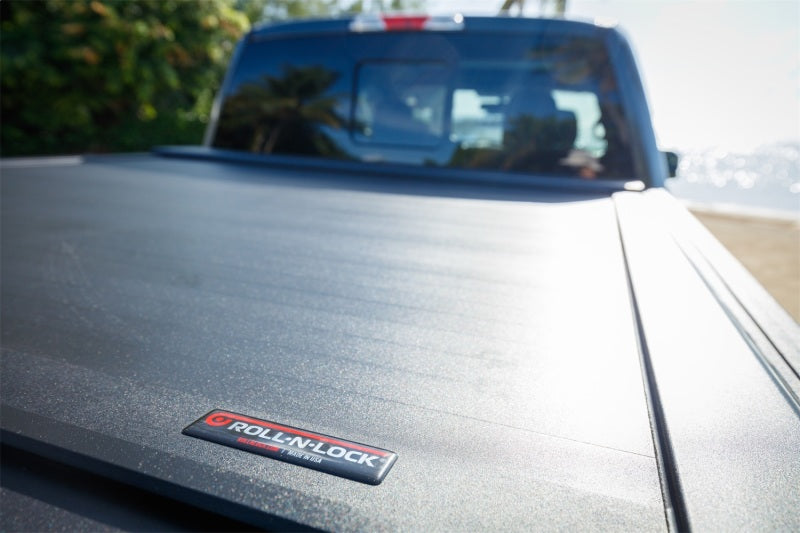 Roll-N-Lock Chevy Silverado / GMC Sierra 2500-3500 77-3/8in E-Series Retractable Tonneau Cover