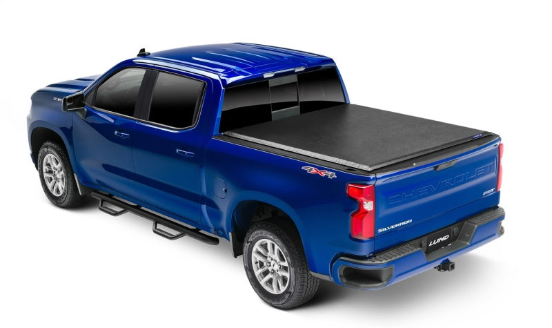 View of blue Dodge Dakota's truck bed without the tonneau cover
