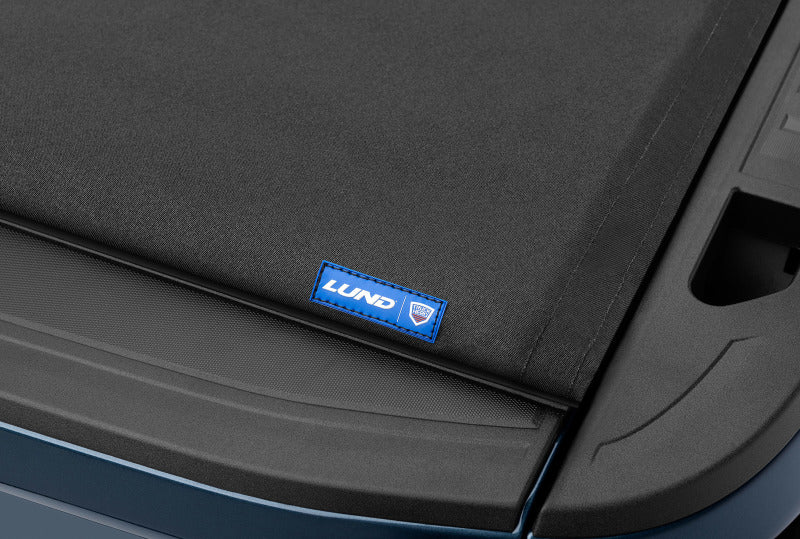 Lund Chevy Silverado 1500 (6.5ft. Bed) Genesis Elite Roll Up Tonneau Cover - Black