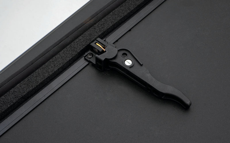 Lund Toyota Tacoma (5ft. Bed) Hard Fold Tonneau Cover - Black