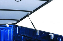 Load image into Gallery viewer, Lund Chevy Silverado 1500 (6.5ft. Bed) Genesis Elite Tri-Fold Tonneau Cover - Black