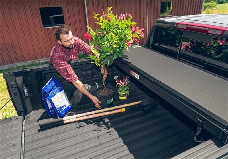 Extang 14-19 Chevy/GMC Silverado/Sierra 1500 (6ft. 7in. Bed) Solid Fold ALX