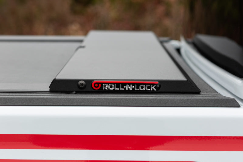 Roll-N-Lock Jeep Gladiator 5ft bed (w/ Trail Rail System) M-Series Retractable Tonneau Cover