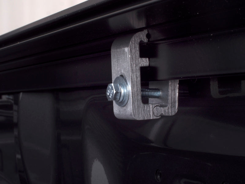 Lund Chevy Colorado (6ft. Bed) Genesis Roll Up Tonneau Cover - Black