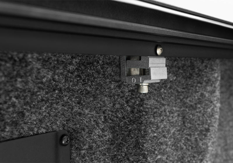 Roll-N-Lock 15-20 Ford F-150 77-3/8in E-Series Retractable Tonneau Cover