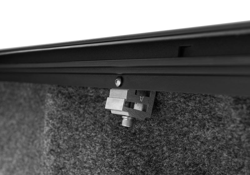 Roll-N-Lock Ford F150 (w/o OE Cargo Tracks - 78.9in. Bed) M-Series Retractable Tonneau Cover