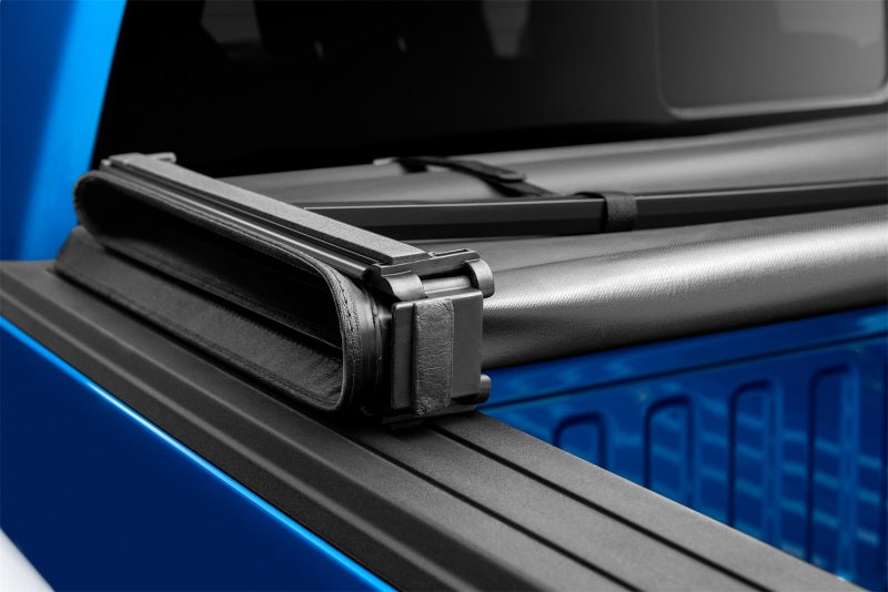 Lund Chevy Colorado (5ft. Bed) Genesis Tri-Fold Tonneau Cover - Black