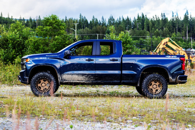 Belltech Chevrolet Silverado / GMC Sierra 1500 4WD 4in Suspension Lift Kit w/ Shocks