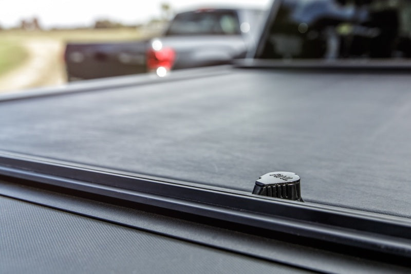 Roll-N-Lock Chevy Silverado / GMC Sierra 2500-3500 80-1/2in M-Series Retractable Tonneau Cover