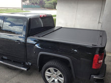 Load image into Gallery viewer, Roll-N-Lock Ford F-250/F-350 Super Duty SB 80-9/16in M-Series Retractable Tonneau Cover
