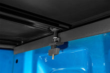 Load image into Gallery viewer, Lund Toyota Tundra (6.5ft. Bed) Genesis Tri-Fold Tonneau Cover - Black