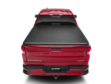 Load image into Gallery viewer, Lund Chevy Silverado 1500 (6.5ft. Bed) Genesis Tri-Fold Tonneau Cover - Black