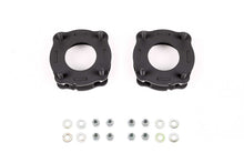 Load image into Gallery viewer, Fabtech 2022+ Toyota Tundra 1.5in Leveling Kit - Front Spacers and Hardware