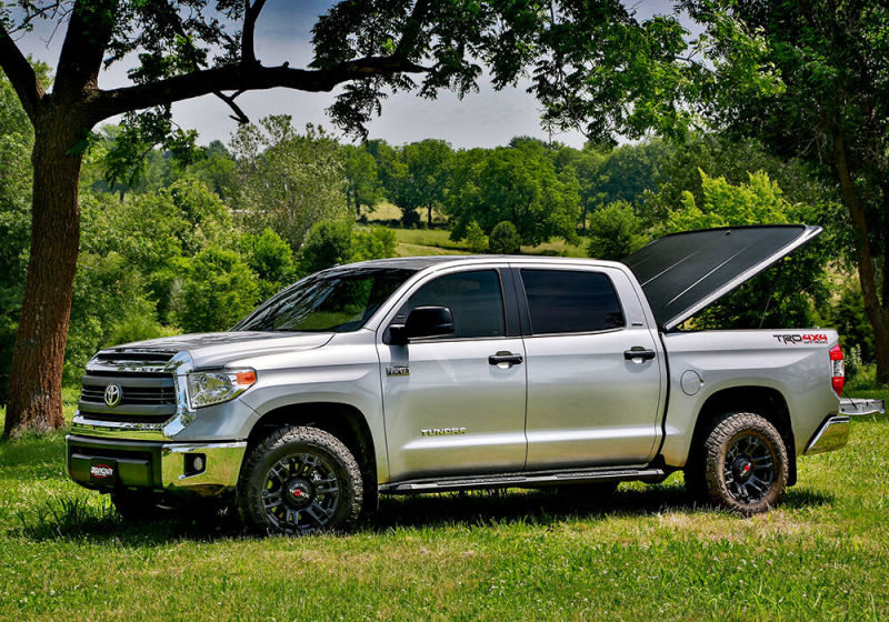 UnderCover Toyota Tundra 5.5ft SE Bed Cover - Black Textured