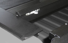 Load image into Gallery viewer, Roll-N-Lock Chevy Colorado/Canyon XSB 59-2/16in M-Series Retractable Tonneau Cover