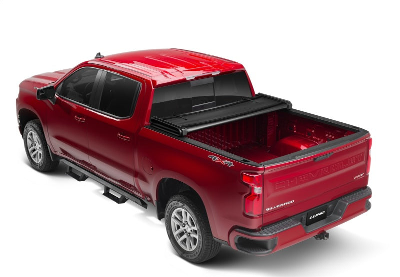 Lund Chevy Silverado 1500 (5.5ft. Bed) Genesis Tri-Fold Tonneau Cover - Black