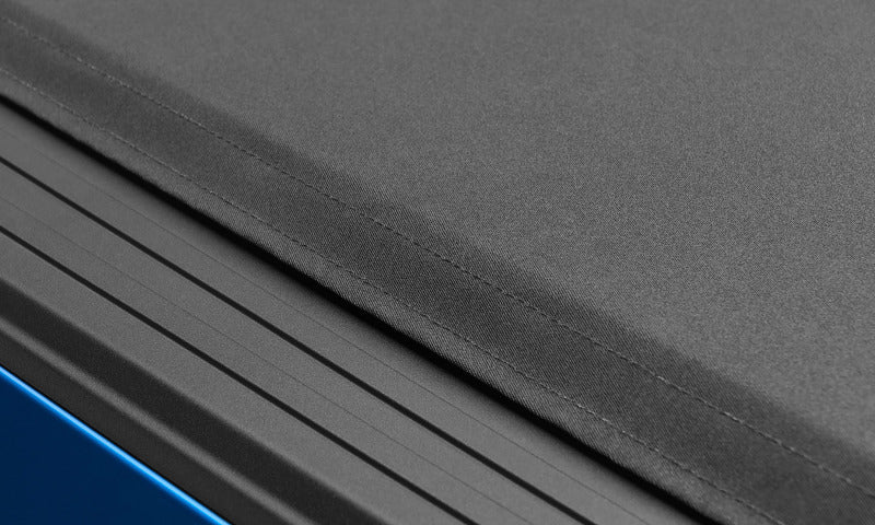 Lund Dodge Ram 1500 (5.5ft. Bed) Genesis Elite Roll Up Tonneau Cover - Black